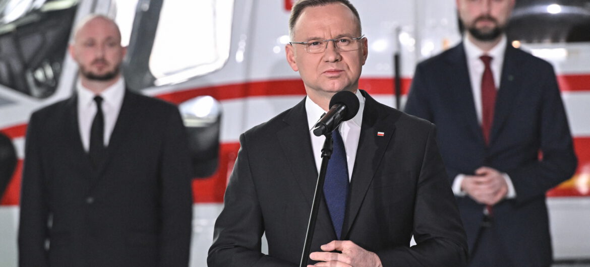Ranking zaufania polityków. Na szczycie Andrzej Duda, a ex aequo…