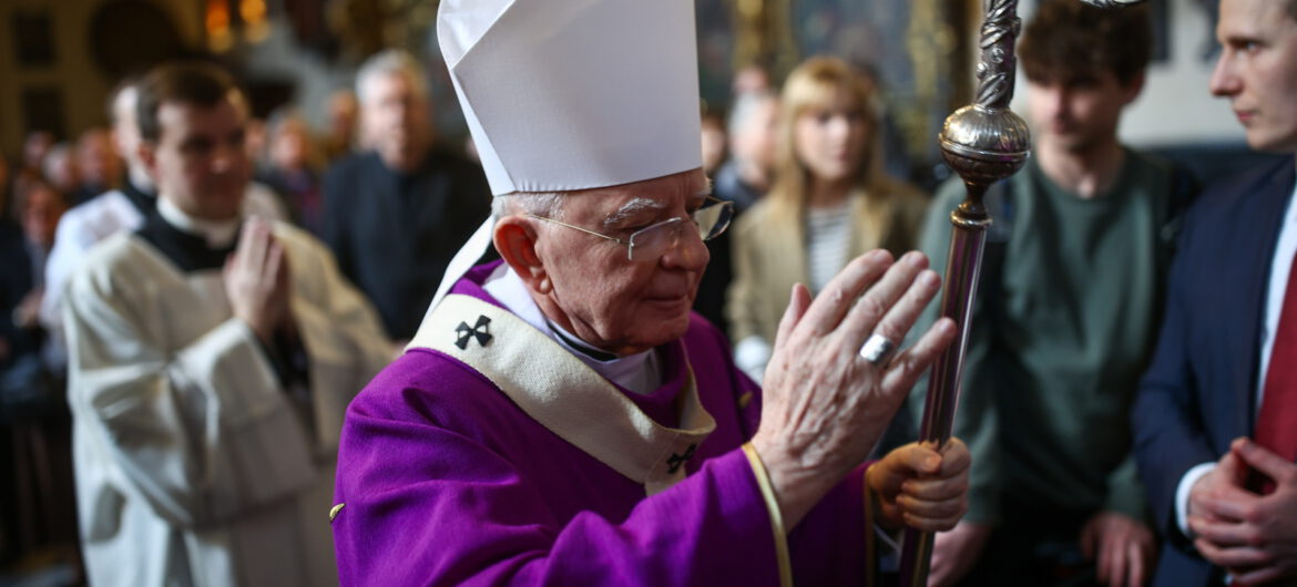 Arcybiskup Jędraszewski w Wielki Piątek: niektórzy rządzący usiłują zafundować narodowi holokaust nienarodzonych