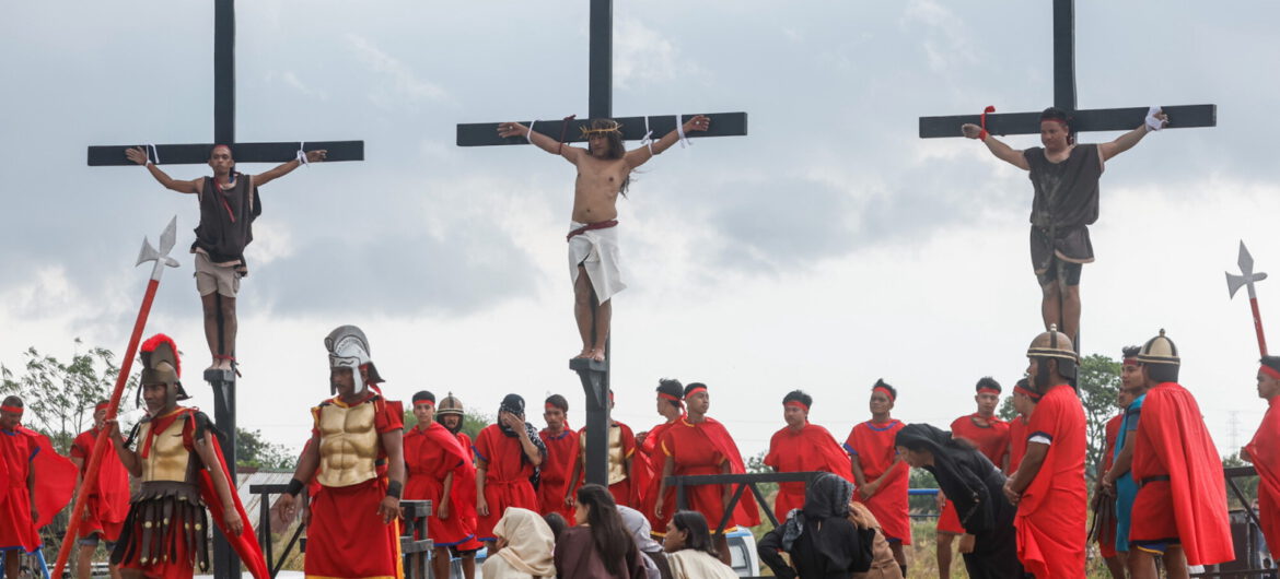 W tym miejscu w wyjątkowy sposób celebrują Wielki Piątek. Stolarz po raz 35. przybity do krzyża