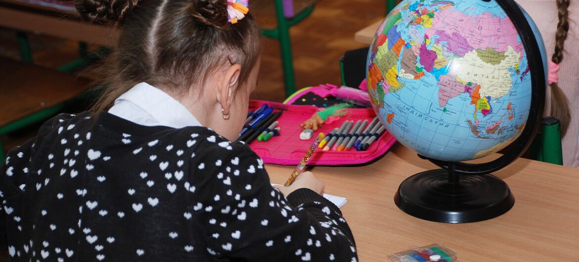 Skandal w szkole. Nauczycielka obcięła włosy uczennicy