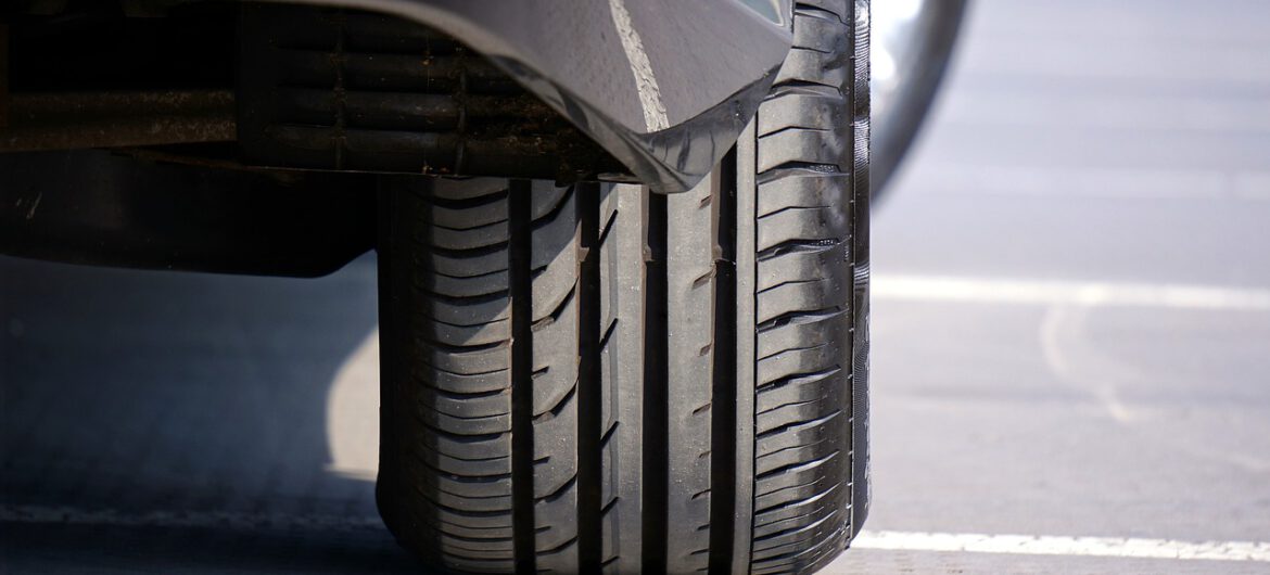 Kierowca zasłabł i zmarł w aucie na autostradzie A4