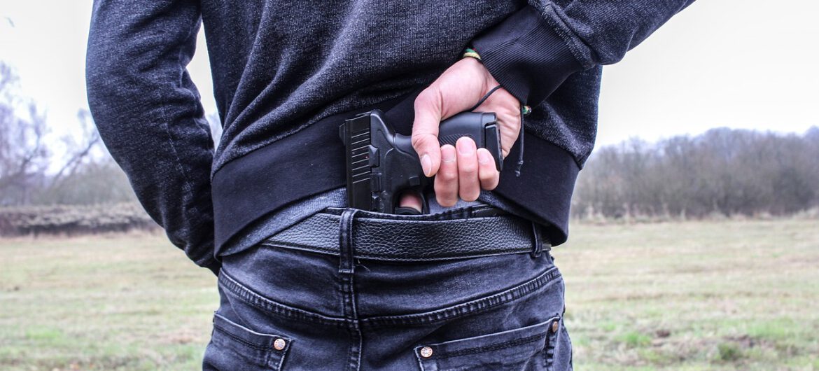 Awantura na warszawskiej ulicy. Wyciągnął pistolet i strzelił kierowcy prosto w twarz