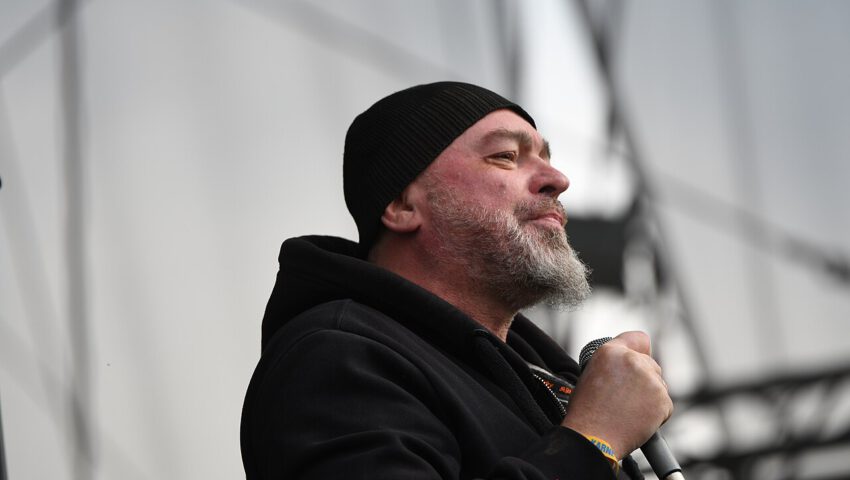 Legenda polskiego rocka straciła pracę w państwowym radiu. Poszło o wiarę?