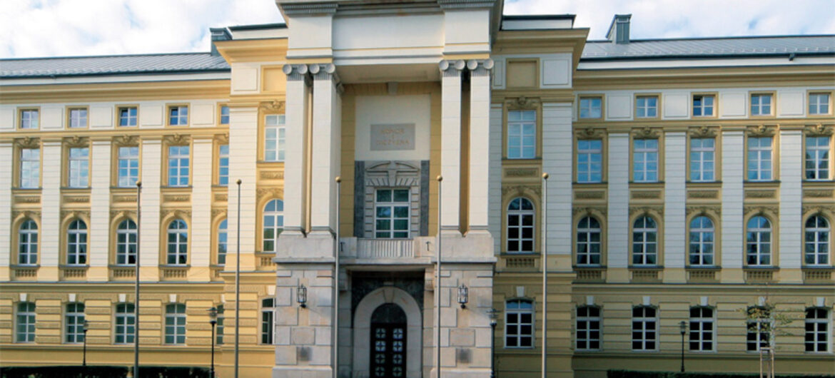 Tajemnicza substancja rozlana przed kancelarią premiera. Zatrzymano mężczyznę