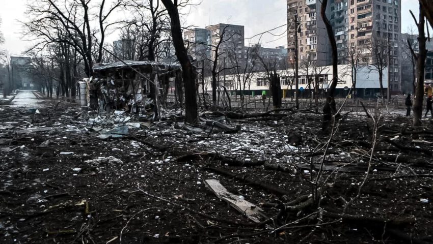 Rosjanie zniszczyli Mariupol. Niemieckie firmy zarabiają na jego odbudowie