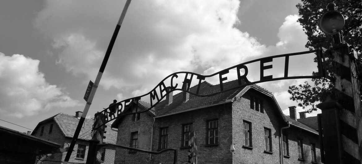 Facebook cenzuruje Muzeum Auschwitz. Zniknęły posty upamiętniające ofiary nazistów
