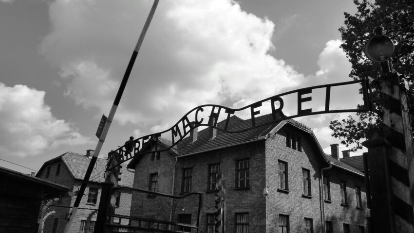 Facebook cenzuruje Muzeum Auschwitz. Zniknęły posty upamiętniające ofiary nazistów