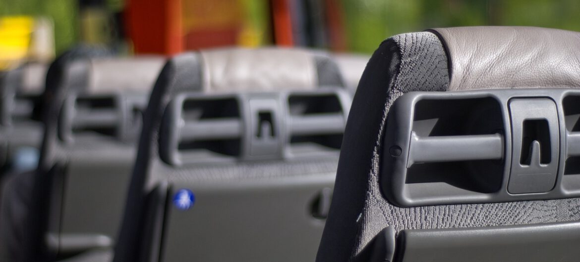 Kierowca zapomniał zaciągnąć hamulec ręczny. Autobus wjechał w grupę nastolatek, zabił trzy osoby
