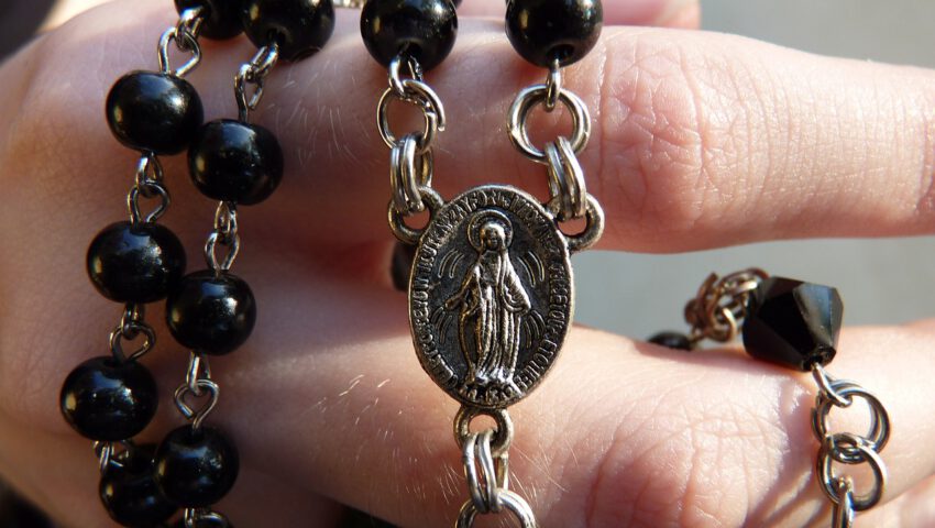 Jest wyrok ws. obrazy uczuć religijnych przez autora skandalicznej wystawy