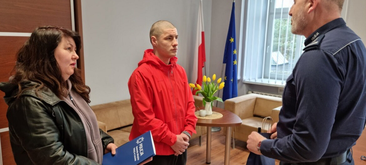 Młody Ukrainiec oddał własne buty i kurtkę starszemu Polakowi pobitemu przez syna