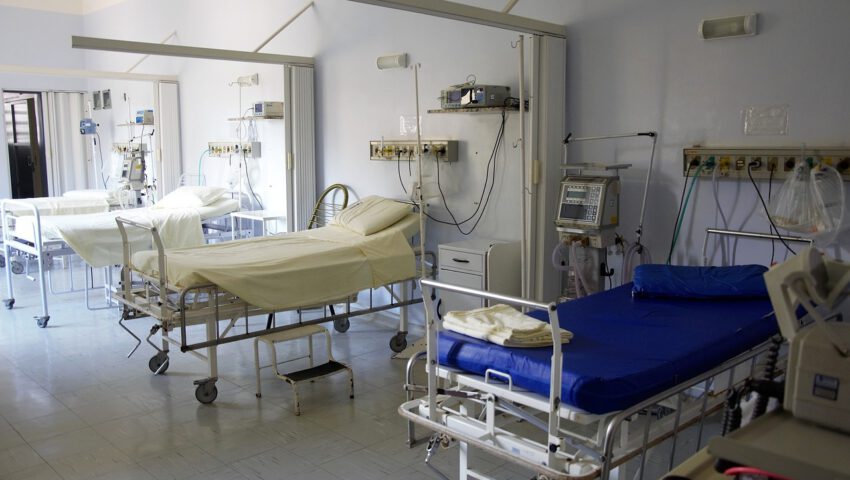 Wyznanie na łożu śmierci. Mężczyzna przyznał się, że zabił matkę i jej córkę