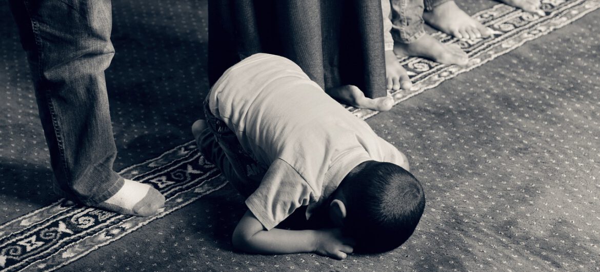 Niemieccy uczniowie przechodzą na islam, bo nie chcą być outsiderami w szkole