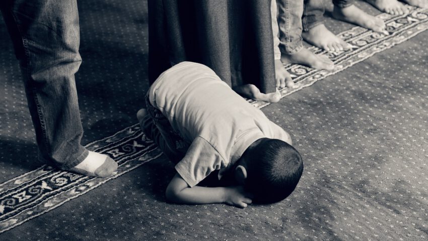 Niemieccy uczniowie przechodzą na islam, bo nie chcą być outsiderami w szkole