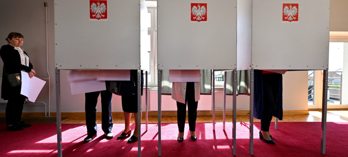 Kobieta przedarła kartę do głosowania i wyszła z lokalu wyborczego