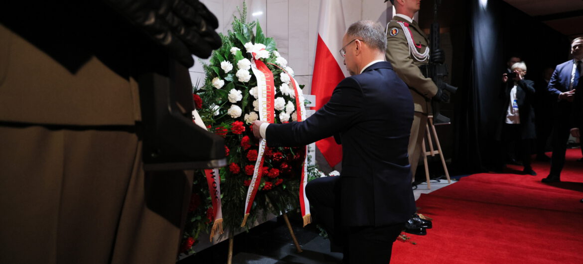 Prezydent: po raz kolejny wspominamy tych, którzy zginęli 10 kwietnia 2010 r.