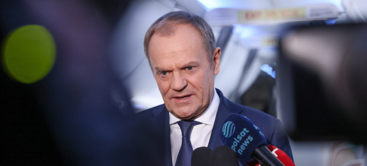 Babciowe, dziadkowe, ciociowe, koleżankowe…? Tusk tłumaczy się z nazwy świadczenia