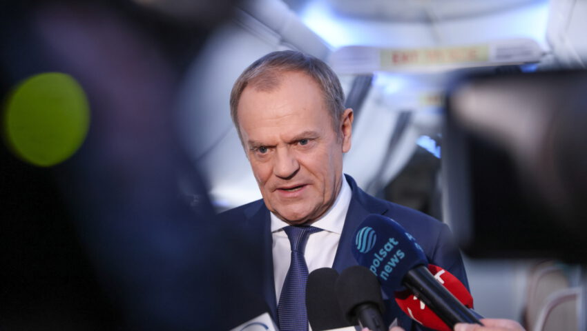 Babciowe, dziadkowe, ciociowe, koleżankowe…? Tusk tłumaczy się z nazwy świadczenia