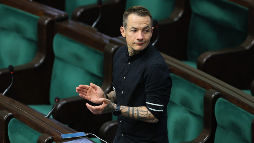 Porównał religię do męskich organów. Politycy oburzeni słowami posła KO