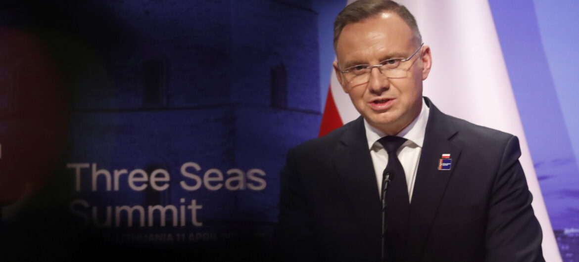 Oszuści nie mają granic. Wyłudzili pieniądze metodą „na prezydenta”