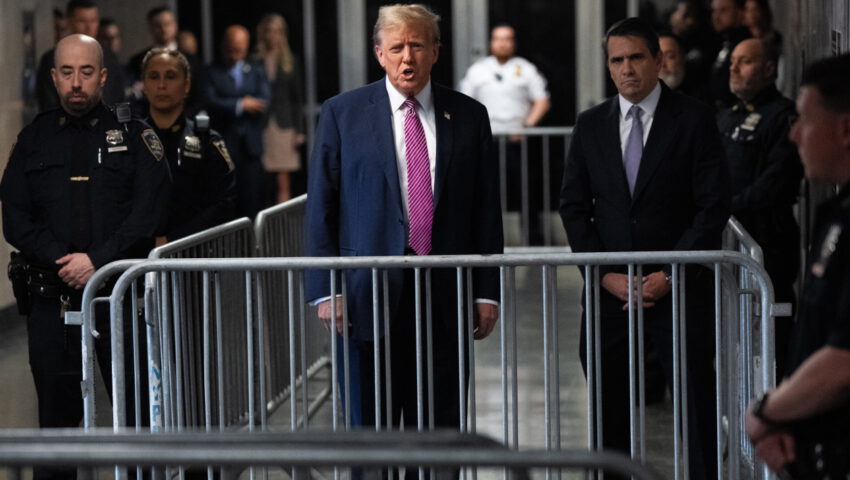 Dramatyczne sceny podczas procesu Donalda Trumpa. Przed sądem podpalił się mężczyzna