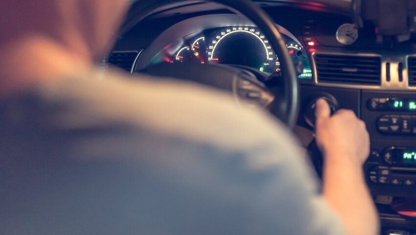 26-latek usłyszał wyrok za jazdę bez prawa jazdy. Sprzed sądu odjechał samochodem