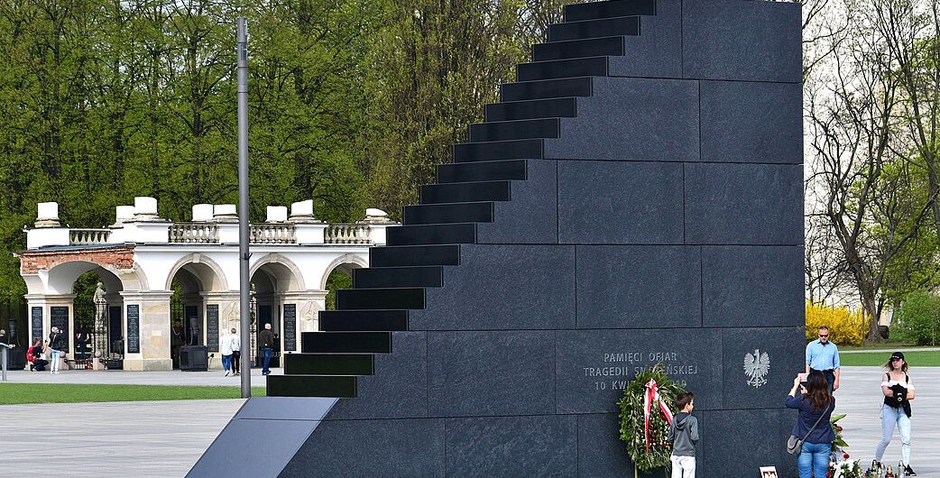 Groził, że wysadzi się na pomniku smoleńskim. Jest akt oskarżenia