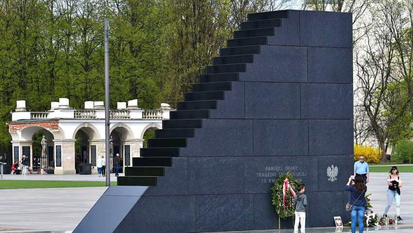 Groził, że wysadzi się na pomniku smoleńskim. Jest akt oskarżenia