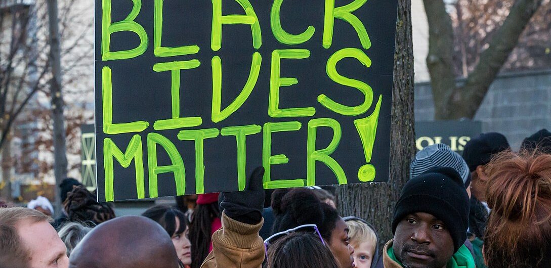 Gubernator Teksasu ułaskawił mężczyznę, który zastrzelił członka Black Lives Matter