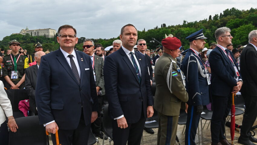 Prezes IPN-u odpowiada Trzaskowskiemu. “W tym gabinecie, w tej instytucji, w Warszawie, krzyż będzie nadal wisiał”