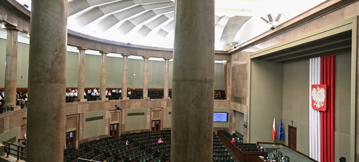 Pijany poseł Konfederacji awanturował się z policją. “Stres i emocje zawsze znajdą jakieś ujście”
