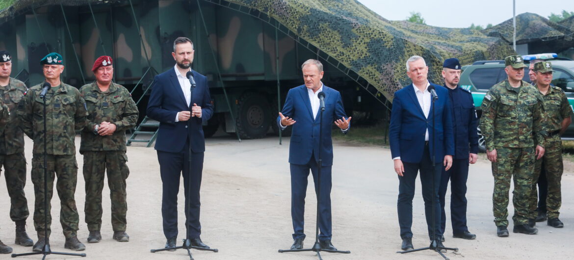 Trwa wielka przemiana Donalda Tuska. Pojechał na granicę i udawał PiS-owca