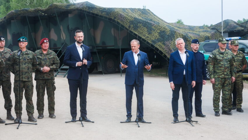 Trwa wielka przemiana Donalda Tuska. Pojechał na granicę i udawał PiS-owca