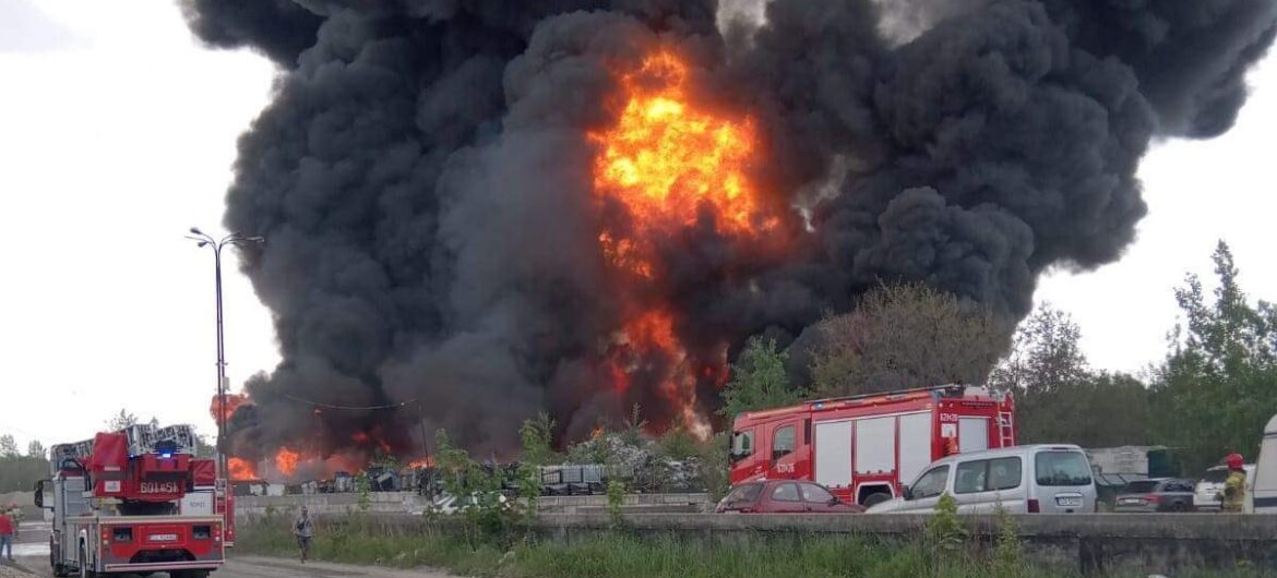Pilne! Ogromny pożar składowiska z niebezpiecznymi odpadami