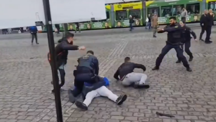 Przerażające sceny w niemieckim miasteczku. Nożownik dźgał ludzi na rynku