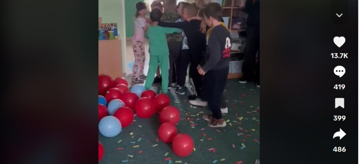 Mały Adaś z Augustowa pokonał raka. Wzruszające, jak powitali go w przedszkolu