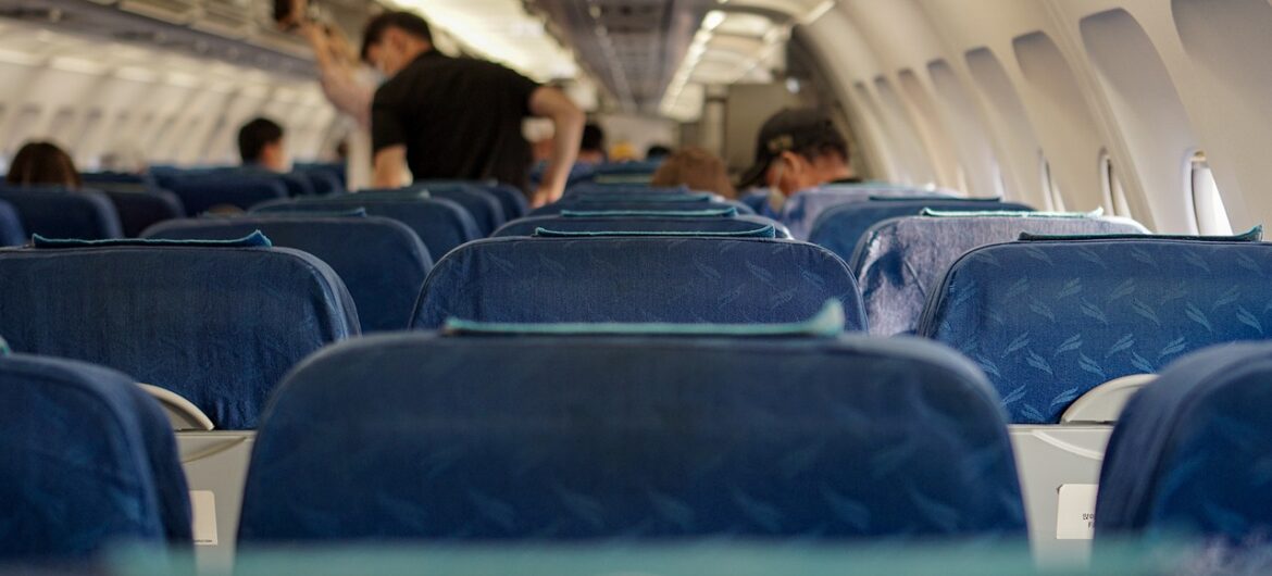 Horror na pokładzie. Senior zginął przez turbulencje, kilkadziesiąt osób odniosło rany
