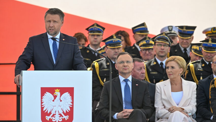 Kierwiński miał problemy z mikrofonem? Protasiewicz: “był nawalony jak Messerschmitt”