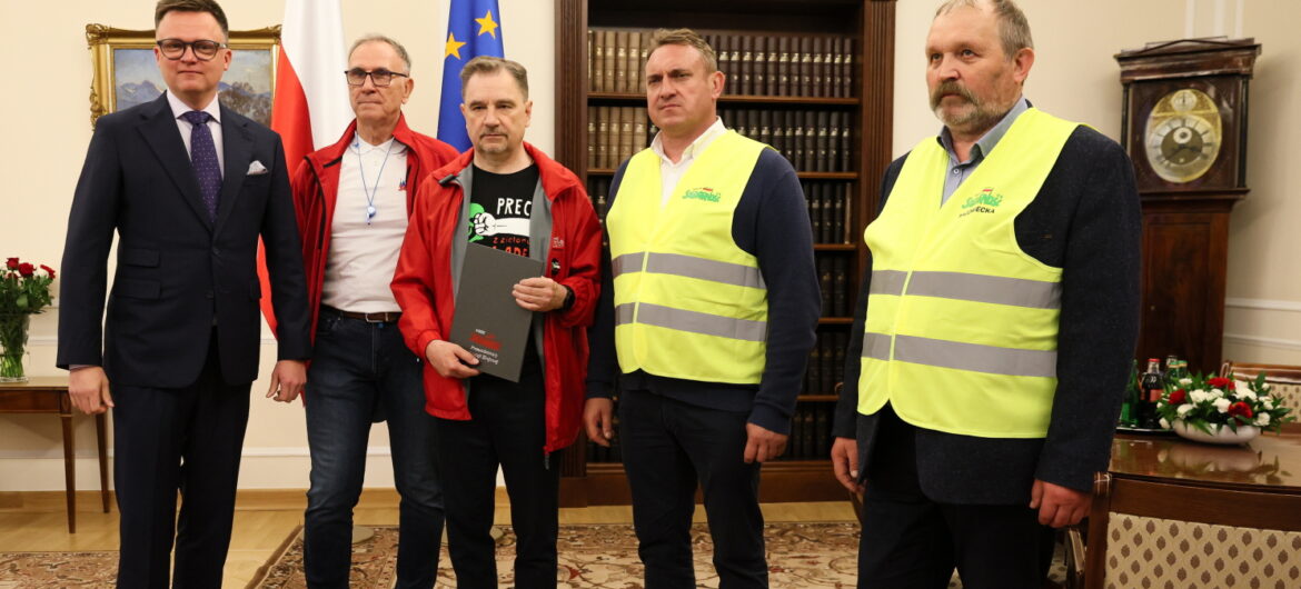 Rolnicy nie odpuszczają. Protestujący w Sejmie rozpoczęli strajk głodowy