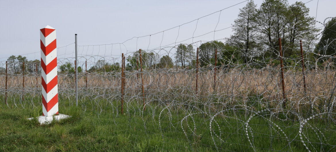 Na granicy polsko-białoruskiej migrant ukradł żołnierzowi radiotelefon