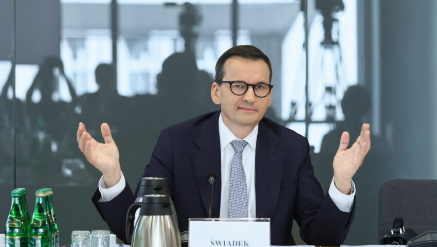 Moc uszczypliwości podczas przesłuchania Morawieckiego. „Czy przestał pan już bić swoją żonę?”
