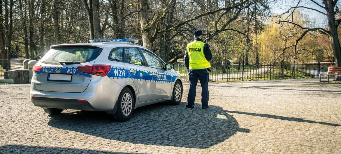 Policjant postrzelony w głowę podczas interwencji. Napastnik odebrał sobie życie