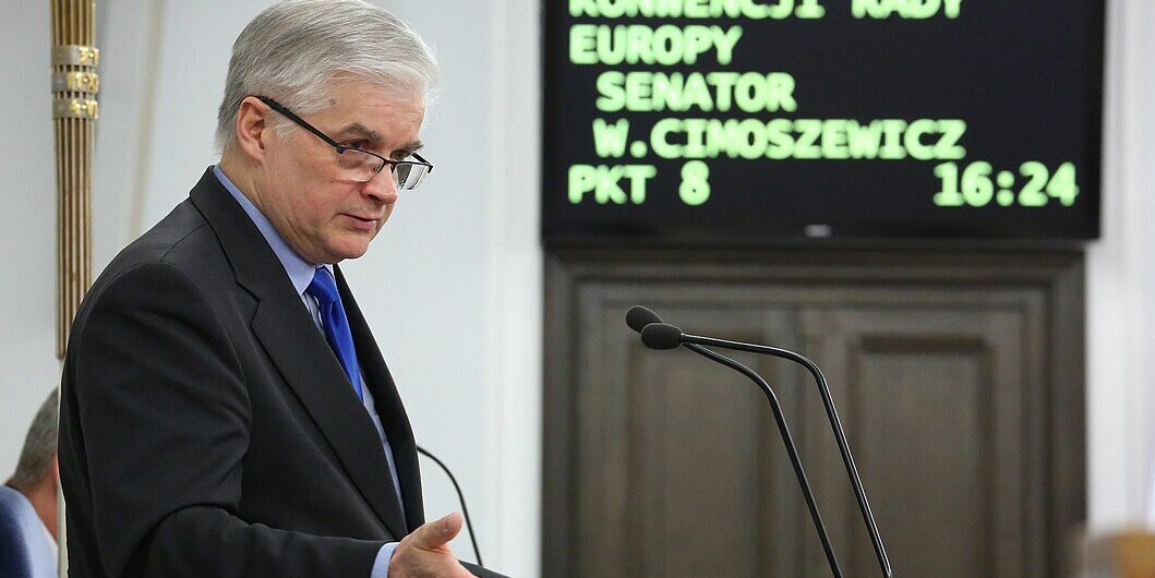 Sąd uniewinnił Włodzimierza Cimoszewicza