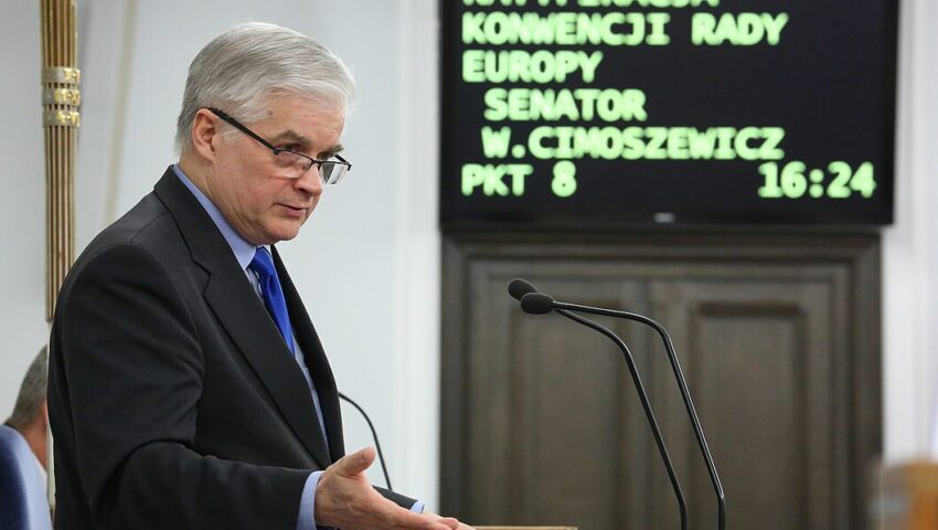 Sąd uniewinnił Włodzimierza Cimoszewicza