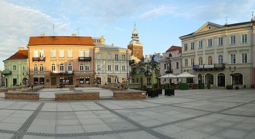 Szokujące doniesienia z Piotrkowa Trybunalskiego. Nielegalny imigrant miał grozić nożem w aptece