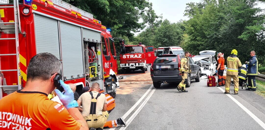 Czołowe zderzenie na dk75, są ofiary