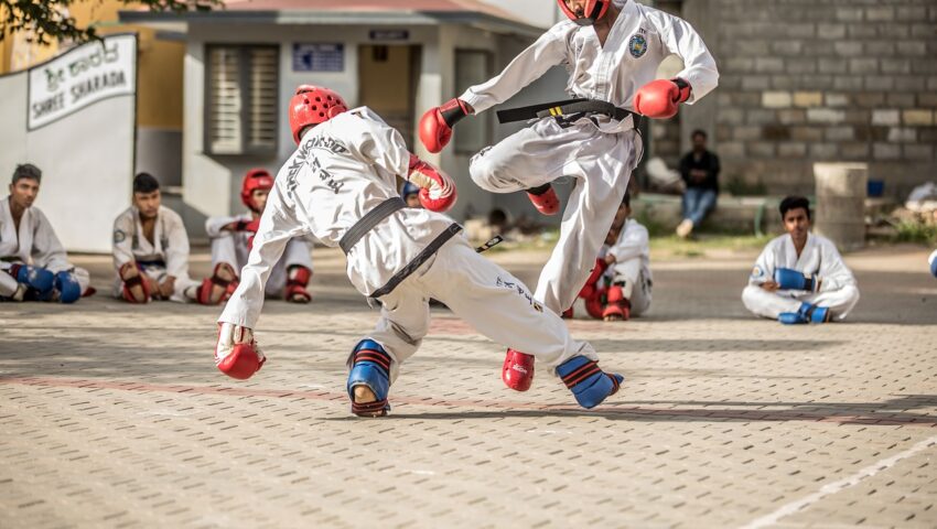 Nastolatek chciał zgwałcić kobietę. Pomogli jej instruktorzy taekwondo