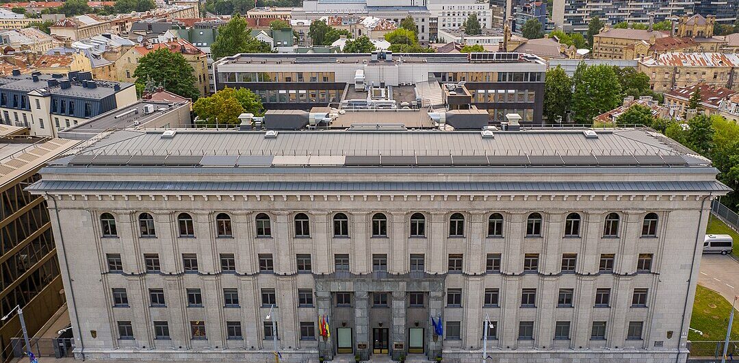 Litewskie ministerstwo ma nowego pracownika. Całe dnie spędza na drzemkach