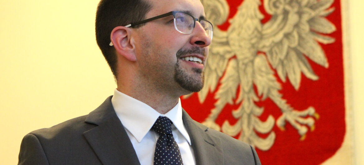Stanisław Żaryn krytykuje pomysły szefa MON-u. “Mam wątpliwości, możemy sobie narobić więcej szkód niż korzyści”