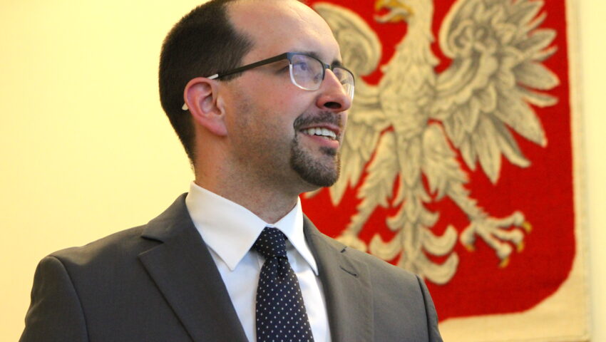Stanisław Żaryn krytykuje pomysły szefa MON-u. “Mam wątpliwości, możemy sobie narobić więcej szkód niż korzyści”