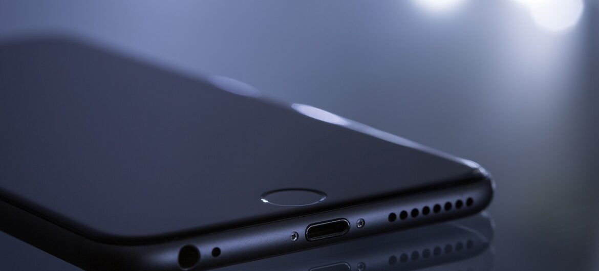 12-latka udusiła ośmioletnią kuzynkę. Pokłóciły się o telefon